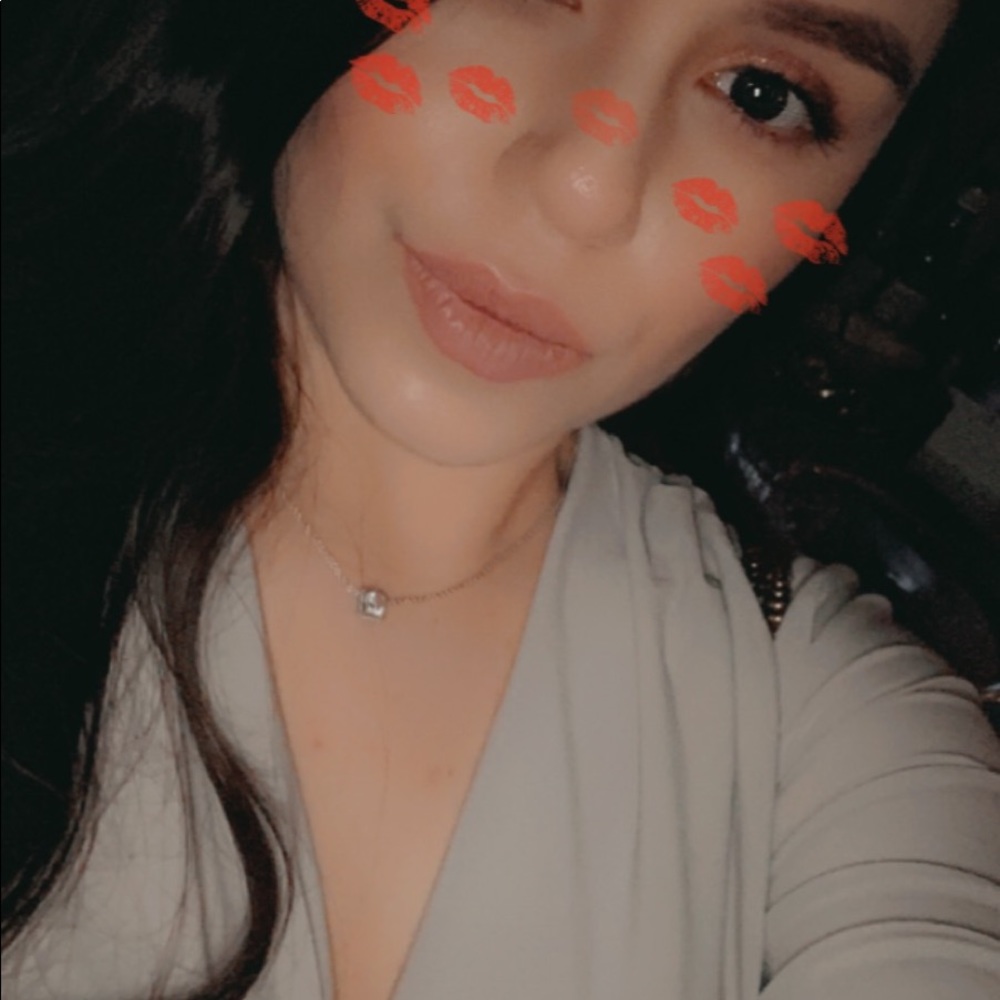 Meet your Posher, Carla